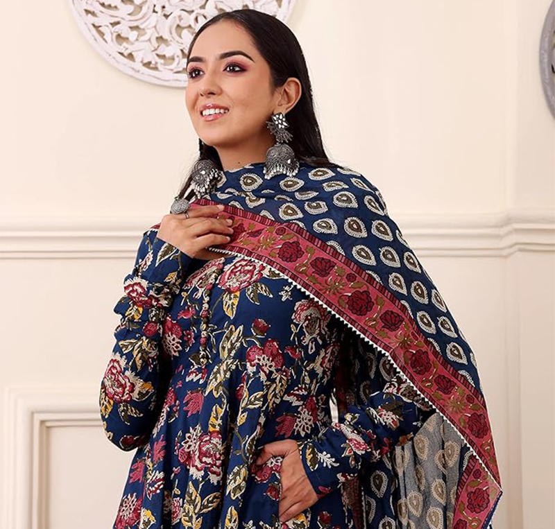 Viscose Kurta and Pant with Dupatta Set - Image 3